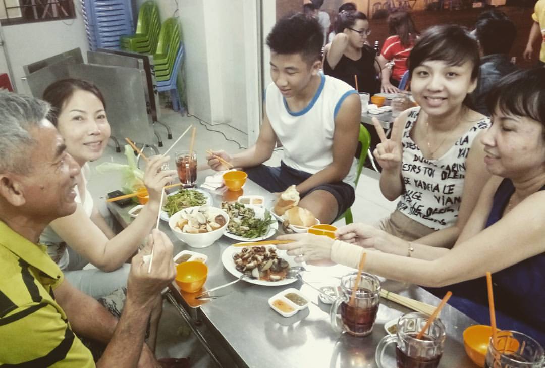 &ldquo;Một nửa thế giới l� phụ nữ. 
Nửa c�n lại do phụ nữ sinh ra.&rdquo;
Mừng ng�y sinh nhật Mẹ. Mừng ng�y vinh danh c�c mẹ, c�c chị, c�c em.